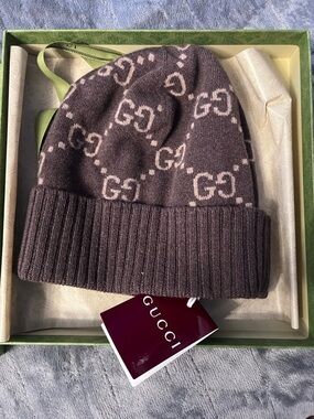 NWT Gucci Brown and Beige GG Logo cashmere Knit Beanie